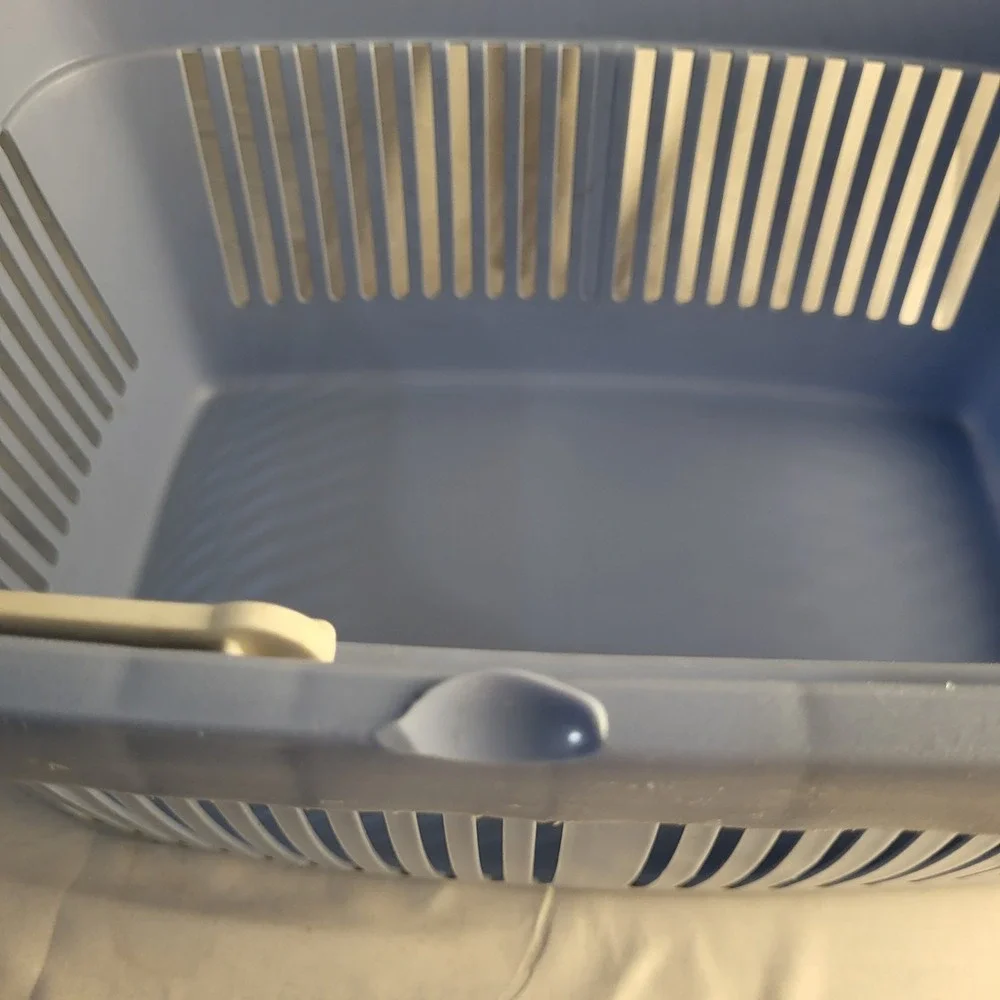 Vintage Blue Rubbermaid 18